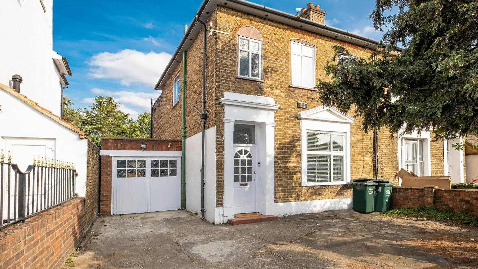 Spacious 5-Bedroom 2-Bath Home In Stanwell