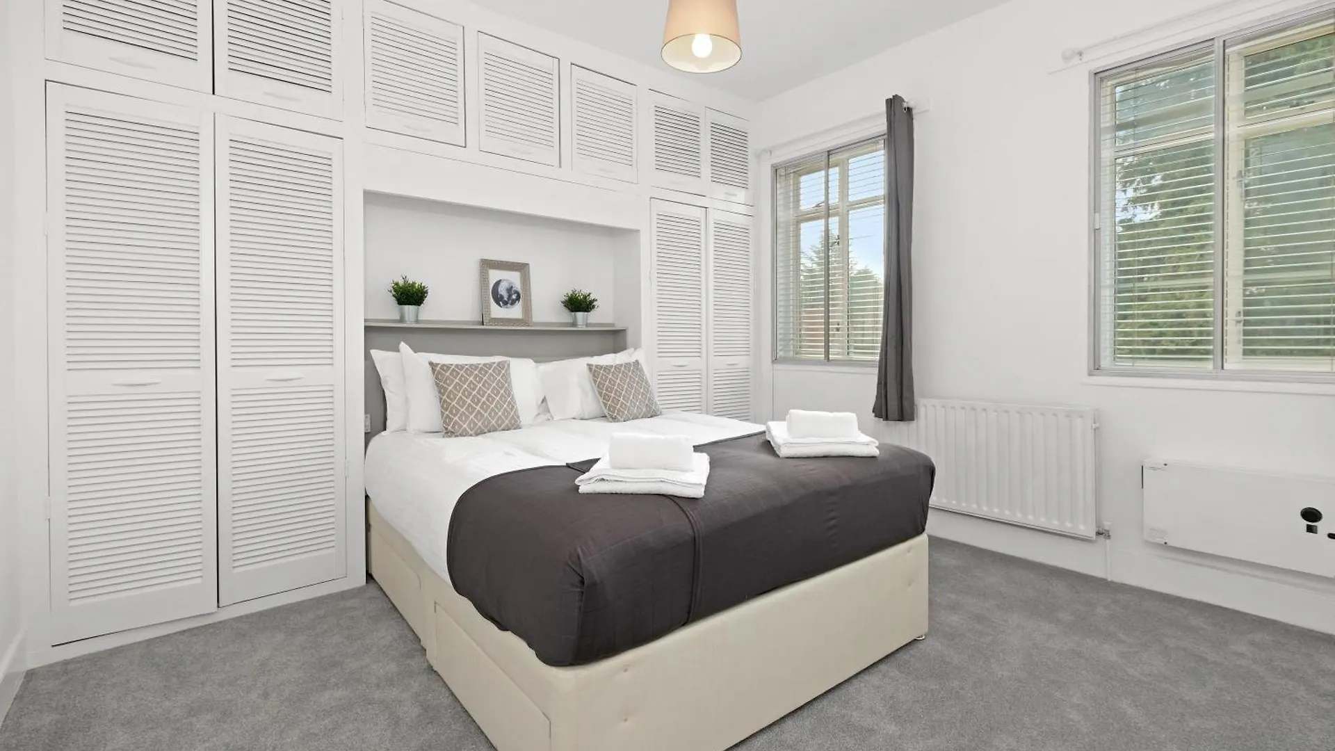 Σπίτι διακοπών Spacious 5-Bedroom 2-Bath Home In Stanwell