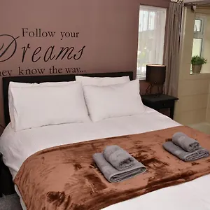 1fg Dreams Unlimited Serviced Accommodation- Staines - Heathrow Stanwell