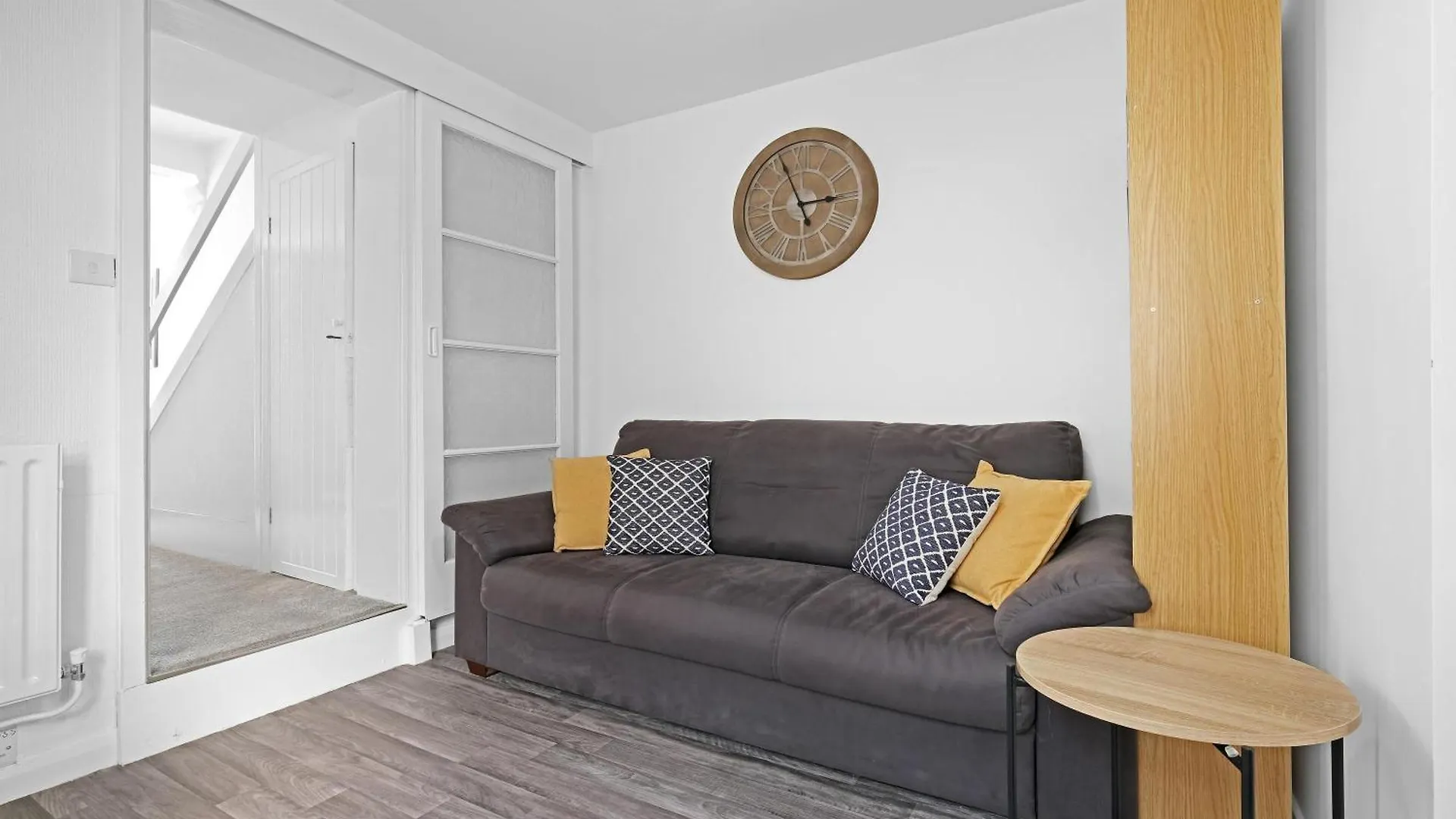 Spacious 5-Bedroom 2-Bath Home In Stanwell Holiday home