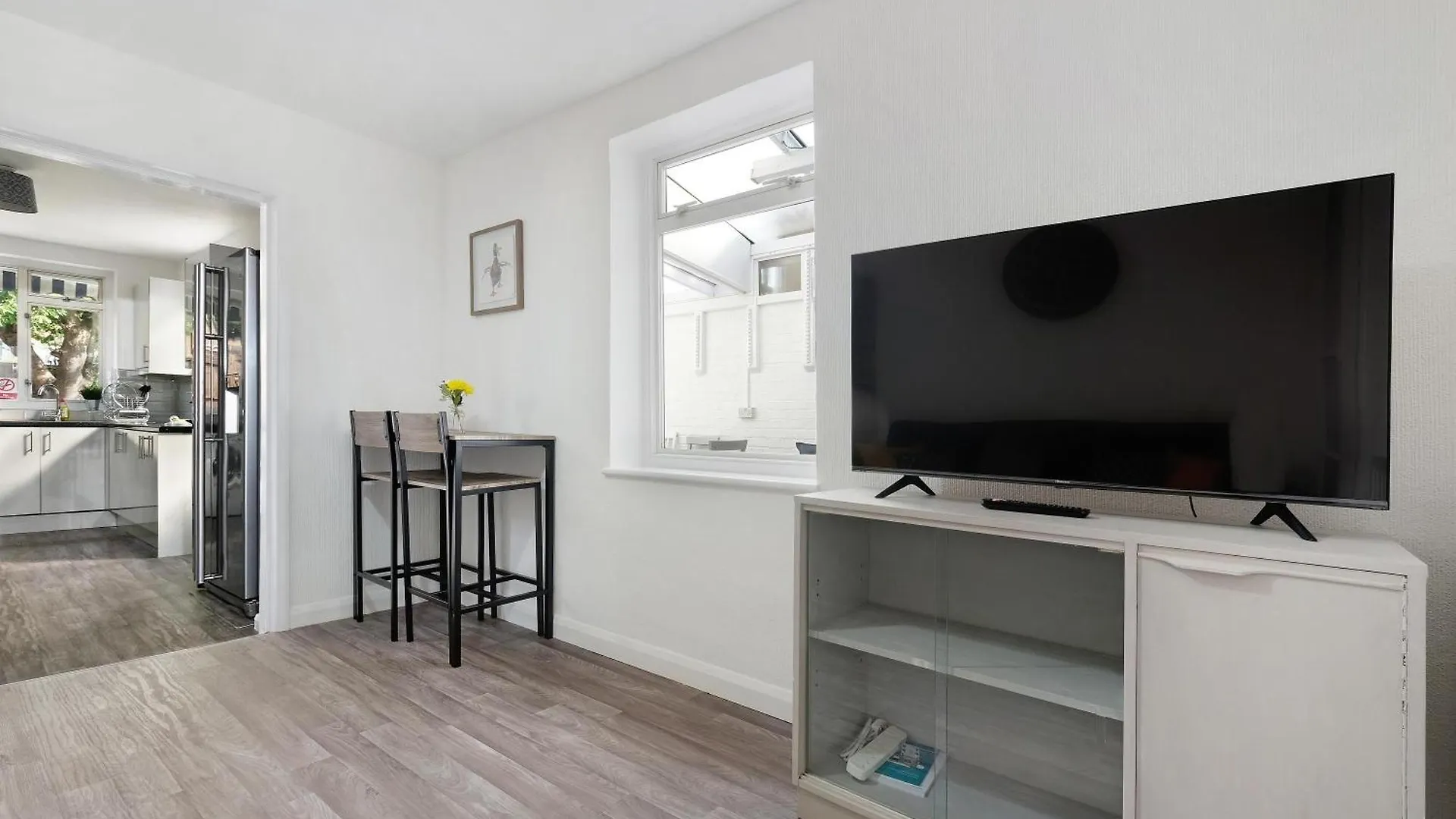 Spacious 5-Bedroom 2-Bath Home In Stanwell Holiday home